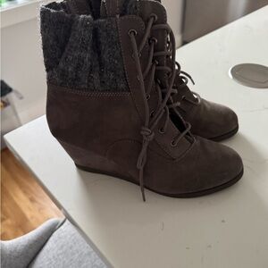 Women's Brown Lace-Up Wedge Boots